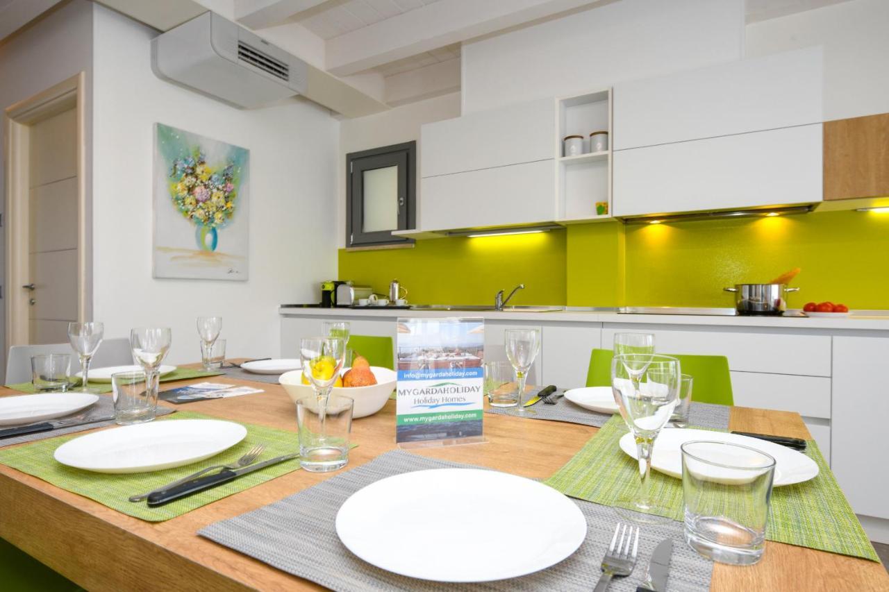Borgo Gasparina Family Apartments กัสเตลนูโอโว เดล การ์ดา ภายนอก รูปภาพ