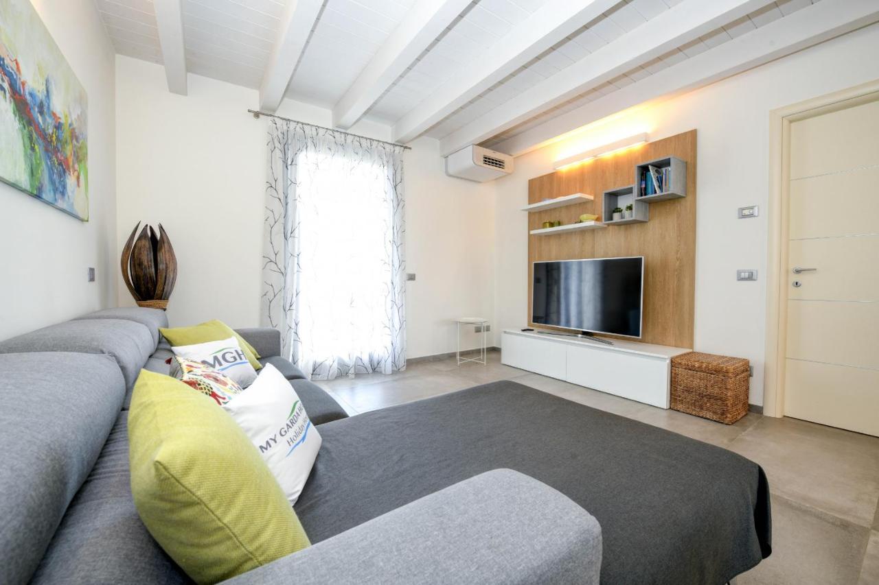 Borgo Gasparina Family Apartments กัสเตลนูโอโว เดล การ์ดา ภายนอก รูปภาพ