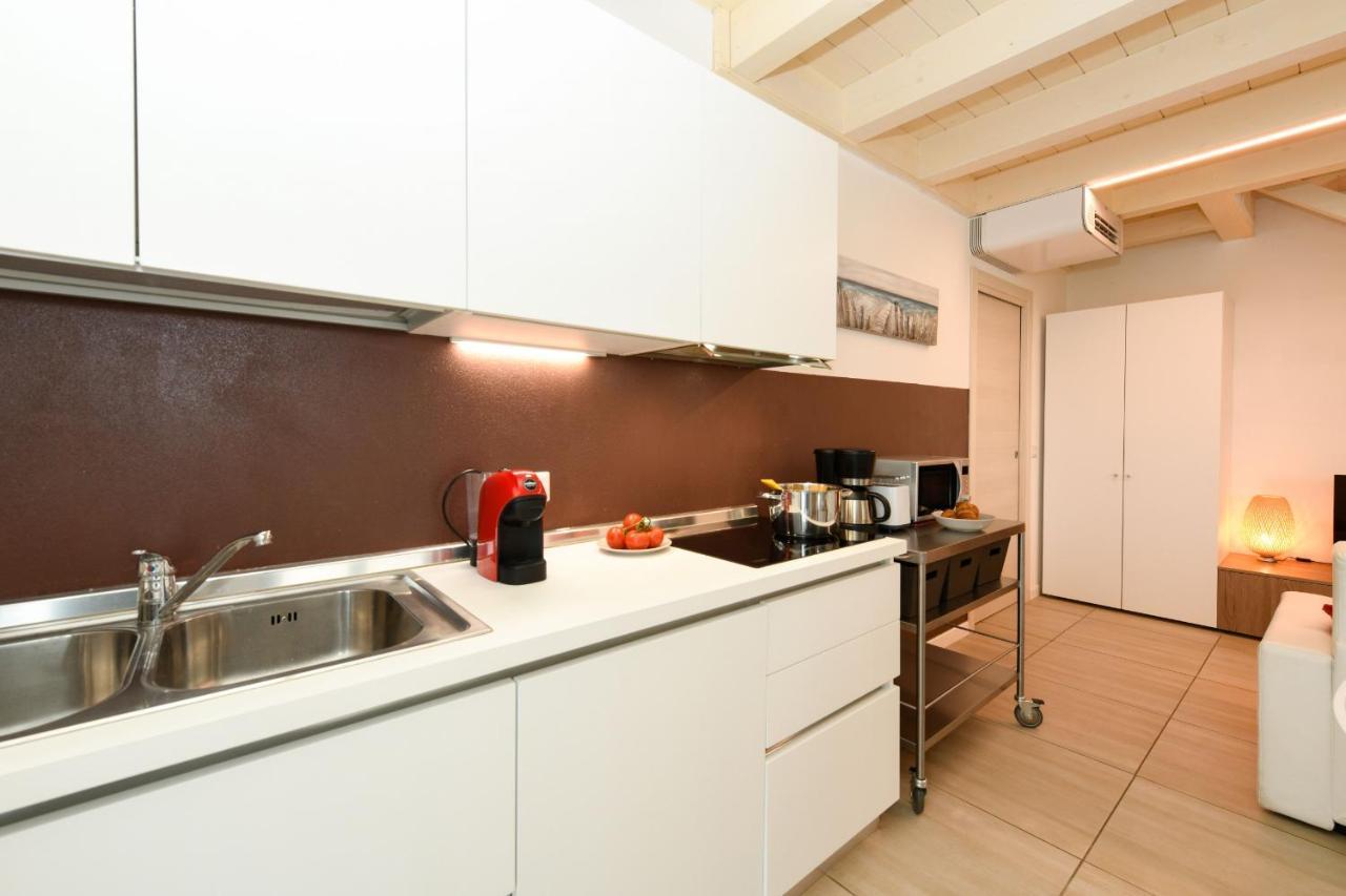 Borgo Gasparina Family Apartments กัสเตลนูโอโว เดล การ์ดา ภายนอก รูปภาพ