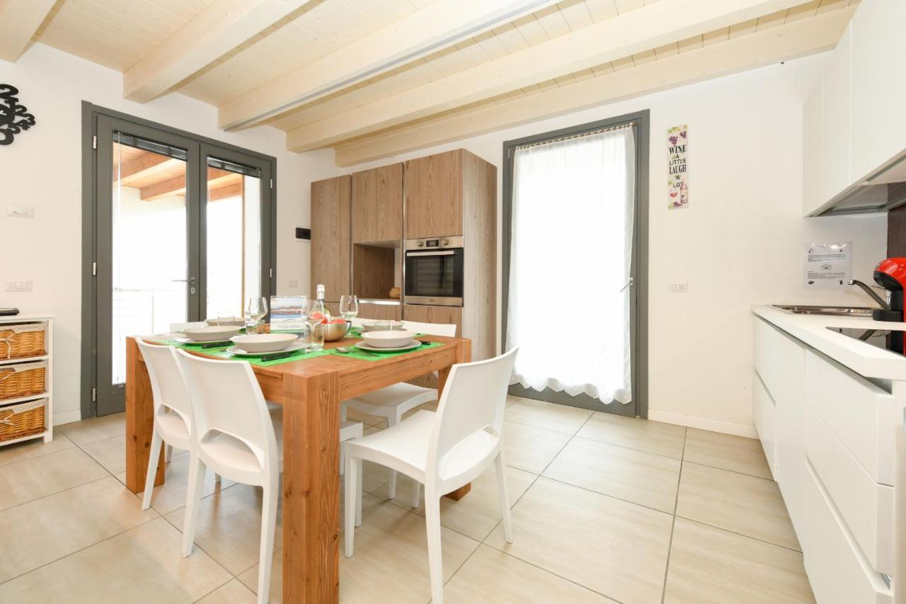Borgo Gasparina Family Apartments กัสเตลนูโอโว เดล การ์ดา ภายนอก รูปภาพ