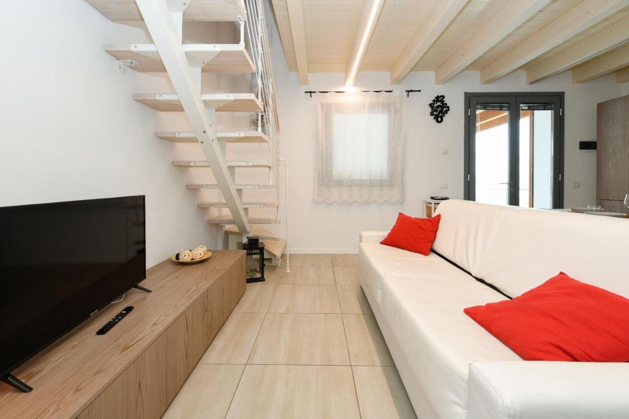 Borgo Gasparina Family Apartments กัสเตลนูโอโว เดล การ์ดา ภายนอก รูปภาพ
