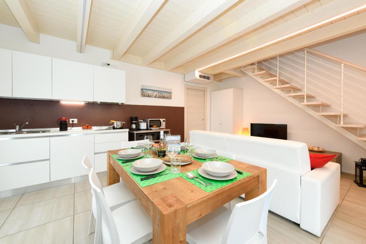 Borgo Gasparina Family Apartments กัสเตลนูโอโว เดล การ์ดา ภายนอก รูปภาพ