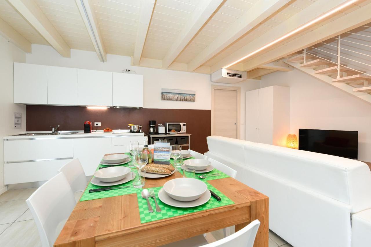Borgo Gasparina Family Apartments กัสเตลนูโอโว เดล การ์ดา ภายนอก รูปภาพ