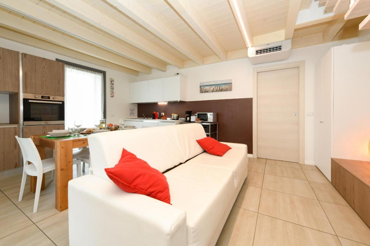 Borgo Gasparina Family Apartments กัสเตลนูโอโว เดล การ์ดา ภายนอก รูปภาพ