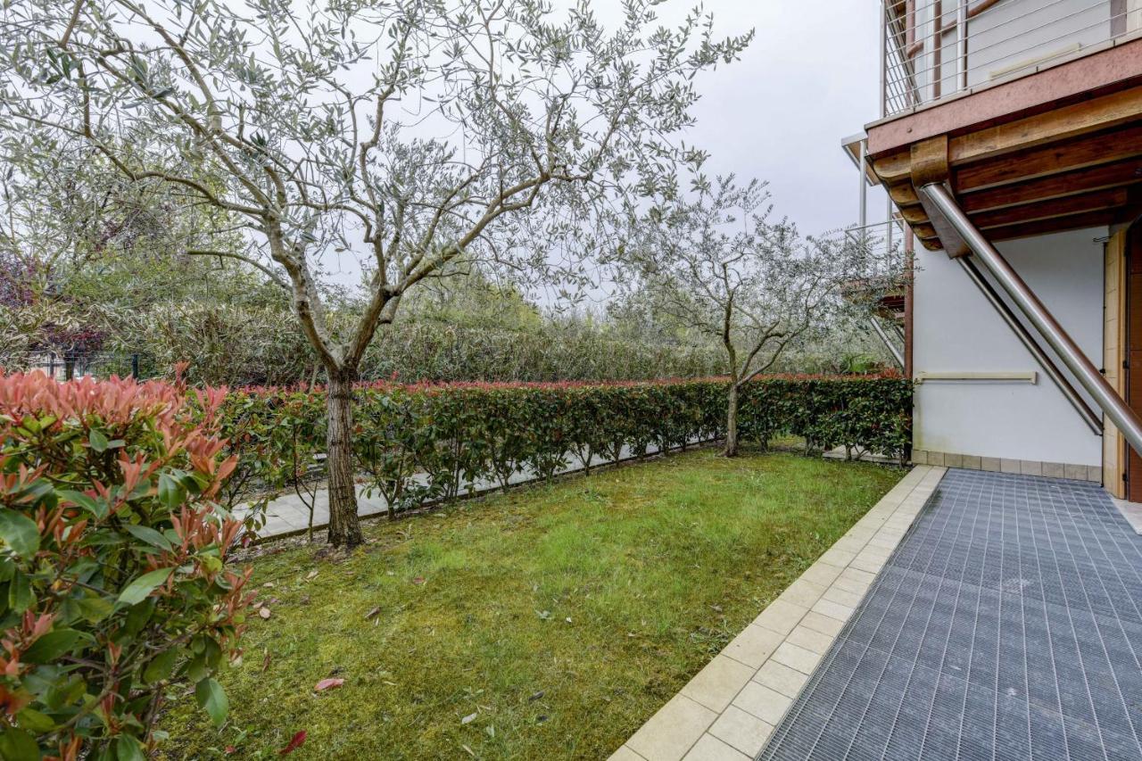 Borgo Gasparina Family Apartments กัสเตลนูโอโว เดล การ์ดา ภายนอก รูปภาพ