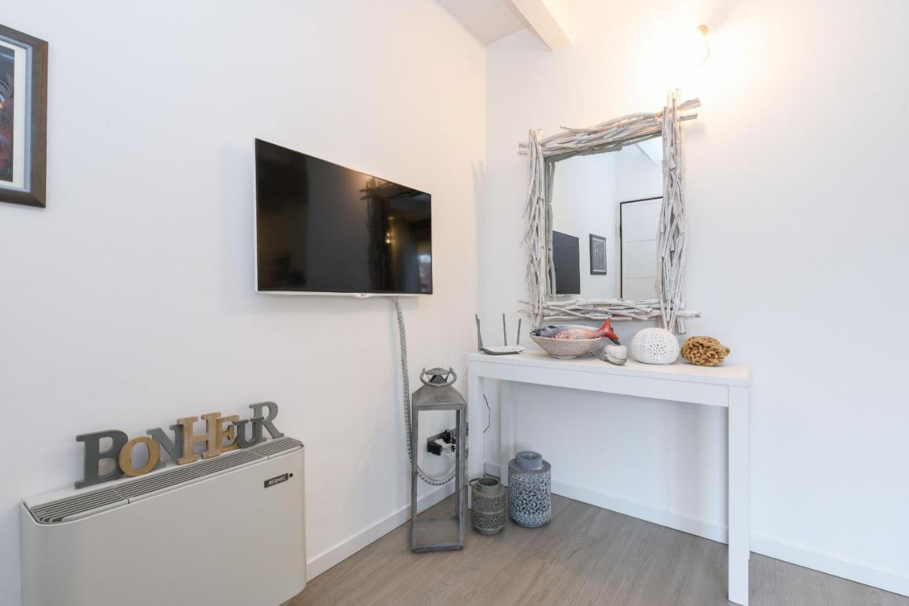 Borgo Gasparina Family Apartments กัสเตลนูโอโว เดล การ์ดา ภายนอก รูปภาพ